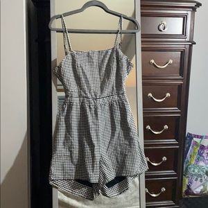 👗 Kendal and Kylie romper